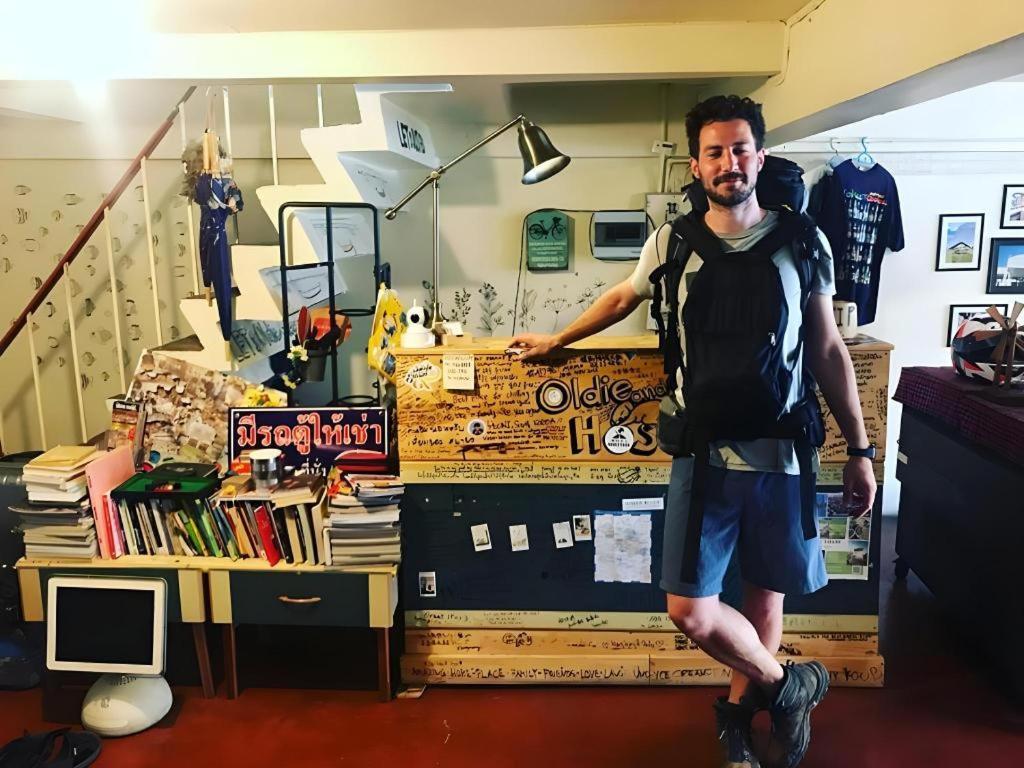 オールディー アンド スリーピー ホステル ウドーンターニー エクステリア 写真